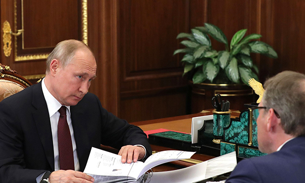 Путин просит бизнес-омбудсмена подготовить предложения по снятию административных барьеров