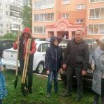 День соседей отметили посадкой деревьев в Белоозерском округе