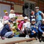 В День соседей в Эжве высадили цветы 