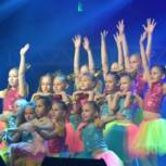 В Ледовом дворце «Чебоксары Арена» прошел при полном аншлаге праздничный концерт благотворительной акции «Стань первым!»