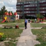 Активисты «Единой России» проверили состояние детских площадок в Кулебаках 