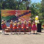 Волгоградские партийцы в районах области подготовили праздники для детей