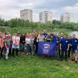 Партийцы Лобни привели в порядок городской пруд в рамках партпроекта «Чистая страна»