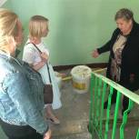 Партийцы и сторонники Ивантеевки провели осмотр текущего ремонта подъездов