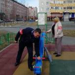 Рабочая группа партийного проекта «Народный контроль» проверила детские площадки в Лабытнанги