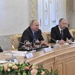 Путин: Россия преодолела трудности в экономике от санкций и падения цен на углеводороды