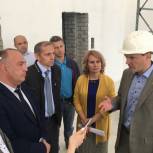 Даниил Бессарабов проконтролировал ход строительства детского центра «Журавлики» и соблюдение сроков работ