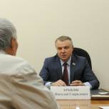 Депутат Госдумы Николай Брыкин работал с обращениями тюменцев