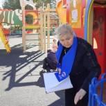 Партийцы Когалыма проверили детские площадки в городе
