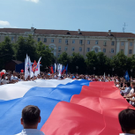 Калужские партийцы организовали флешмоб в День России