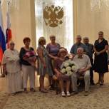 Сочинские единороссы поздравили супружескую пару Юрия и Надежды Драчук с 62-летием совместной жизни