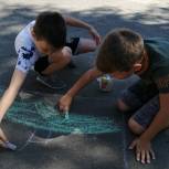 Красненские партийцы провели конкурс рисунков для детей из многодетных семей