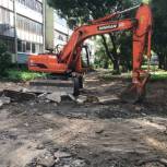 В Череповце  проверили ход работ по ремонту дворовых территорий на улице Гоголя рамках партийного проекта "Городская среда". 