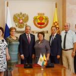 В Чебоксарах подписано Соглашение о межпарламентском сотрудничестве между законодательными органами власти Чувашской Республики и Кировской области