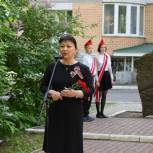 Анна Дю открыла митинг, посвящённый Дню скорби, у закладного камня