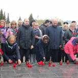 В Нарьян-Маре в День памяти и скорби прошла акция «Свеча памяти» (фото)