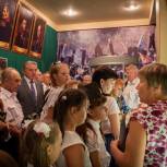 Сенатор Сергей Лукин организовал экскурсию для ветеранов и школьников