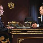Медведев распорядился выделить 10 млрд рублей на поддержку льготных покупок автомобилей
