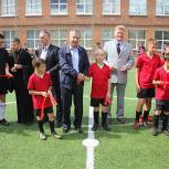Футбольное поле открыли в рамках партийного проекта «Детский спорт» в одной из школ Егорьевска 