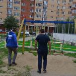 Жуковские партийцы проинспектировали качество ремонта детской площадки