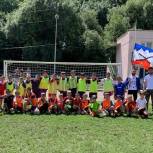 Молодогвардейцы Предгорного штаба провели товарищеский матч в рамках эстафеты флага