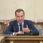 Медведев призвал следить за качеством исполнения поручений по нацпроектам