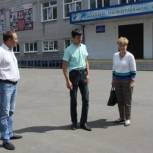 Партийцы проверили реализацию программы «Школьный двор» в Ульяновске