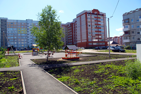 Дворы в городе Октябрьском преобразились благодаря проекту "Городская среда"