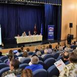 Артур Болотников провел встречу с белоозерскими активистами