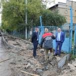 Партийцы проверили ход ремонта дорожного покрытия в Ленинском районе  