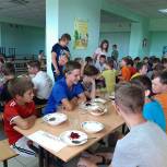 Шебекинские партийцы проверили организацию питания в пришкольных лагерях 