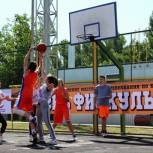 Александровские партийцы приветствовали участников ежегодного спортивного праздника