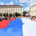В День флага калужские партийцы развернут триколор, флаг Калужской области и 26 муниципальных районов