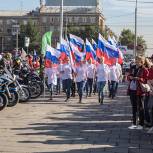 Новосибирские партийцы отметили День Государственного флага автопробегом