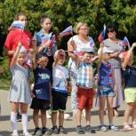 Партийцы и сторонники поздравили жителей области с Днём флага России