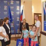 Головачева помогла собрать в школу тройняшек