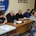 Луховицкие партийцы помогли двум многодетным семьям в сборе детей в школу