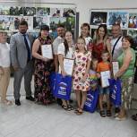 В Ростове-на-Дону партийцы наградили победителей фотоконкурса «Крепкая семья – сильная страна»