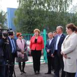 Новочебоксарск: депутаты и руководство муниципалитета проверили ремонт дорожек в детском саду "Журавлики"