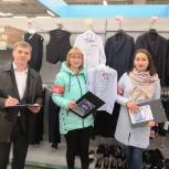 Партийцы Ханты-Мансийска проверили качество школьной формы в магазинах города