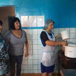 Партийцы проверяют организацию питания в детсадах Озинок, на очереди - школы