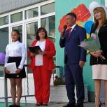 Николай Николаев приветствовал учеников и педагогов чебоксарских школ
