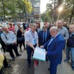 Партийцы обсудили с жителями ход благоустройства дворовых территорий в Ленинском районе