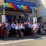 Учеников с важным в жизни днём поздравили депутаты Думы Ставрополя