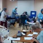 В Ново-Переделкине участники акции «Река жизни» сдали 28 литров крови 
