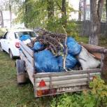 В Якшур-Бодье партийцы участвовали в уборке территории