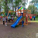 Молодогвардейцы Свердловской области установили детскую площадку 