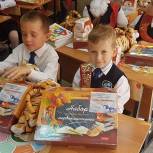 Депутаты «Единой России» поздравили школьников с Днём знаний