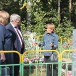 Депутаты восстановили памятник ветерана в Чаинском районе