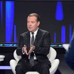 Медведев призвал Правительство предусмотреть работу по активному долголетию в госпрограммах